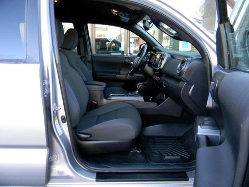 Used 2017 Toyota Tacoma TRD Off-Road image 14