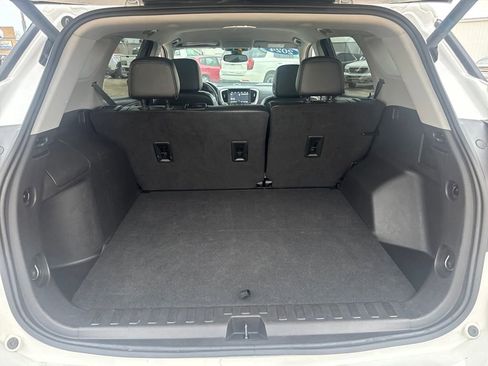 Used 2024 GMC Terrain SLT image 6