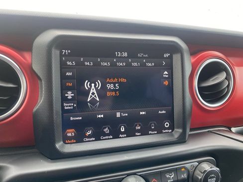 Used 2022 Jeep Wrangler Unlimited Rubicon w/ LED Lighting Group AWD/4WD image 19