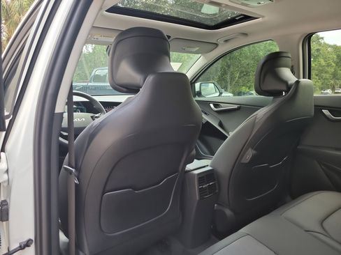 New 2025 Kia Niro SX image 11