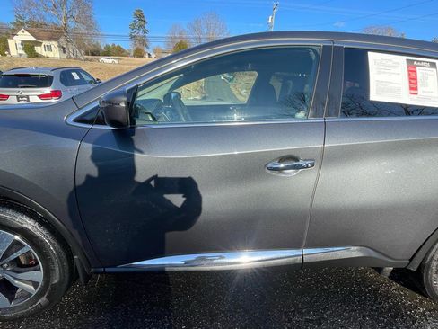 Used 2019 Nissan Murano S image 3
