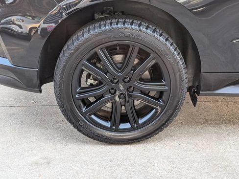 Used 2022 Ford Edge ST-Line w/ Class II Trailer Tow Package AWD/4WD image 4