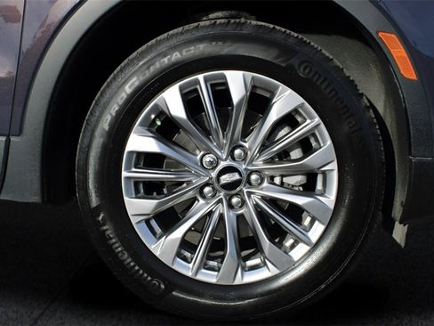 Used 2025 Cadillac XT4 Premium Luxury image 9