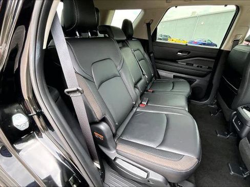 Certified 2023 Nissan Pathfinder SL w/ Black Appearance Package image 20