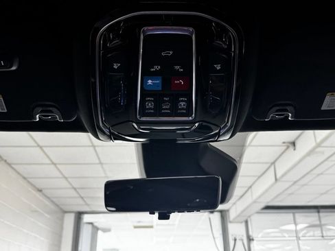 Certified 2022 Jeep Grand Wagoneer Series III AWD/4WD image 25