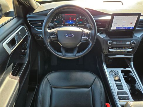 Used 2020 Ford Explorer XLT w/ Equipment Group 202A RWD image 16
