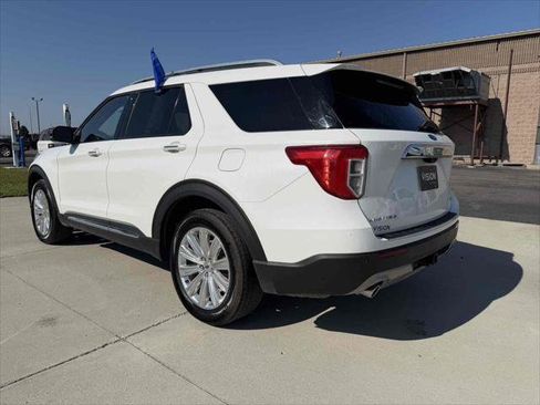 Certified 2022 Ford Explorer Limited w/ Equipment Group 301A image 4