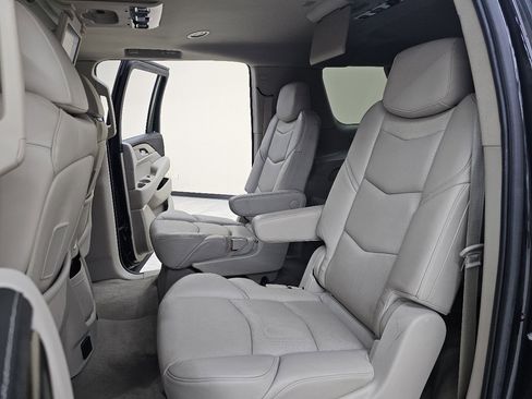 Used 2019 Cadillac Escalade ESV Premium Luxury w/ LPO, Radiant Package image 25