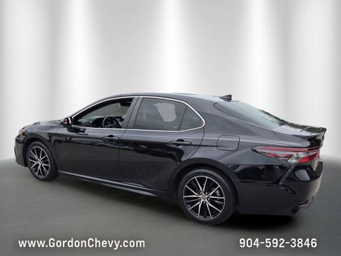 Used 2024 Toyota Camry SE FWD image 3