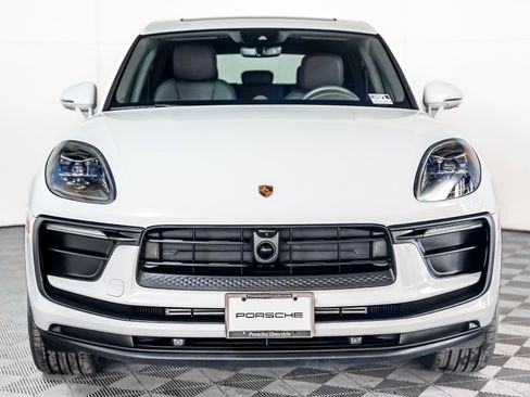 Certified 2025 Porsche Macan image 7