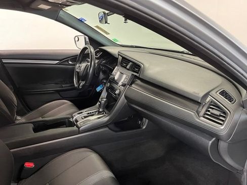 Used 2018 Honda Civic Sport image 11