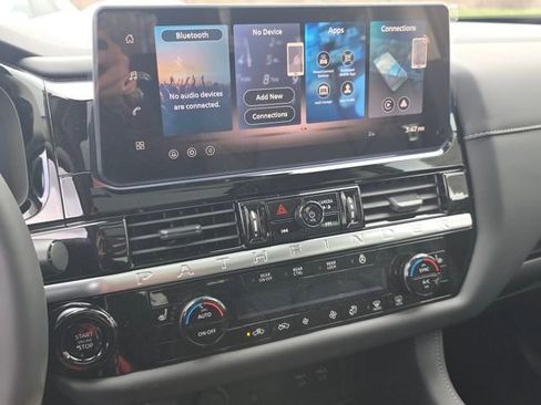 New 2026 Nissan Pathfinder SL image 9