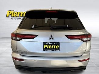 Used 2022 Mitsubishi Outlander ES video 3