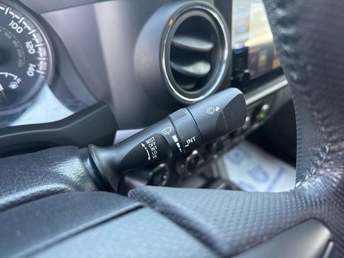 Used 2019 Toyota Tacoma TRD Sport image 28