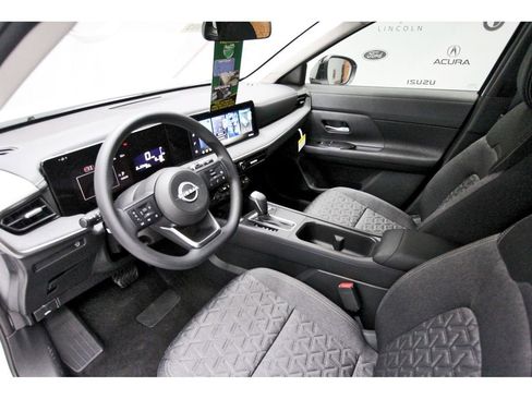 New 2026 Nissan Kicks SV w/ SV Premium Package FWD image 12