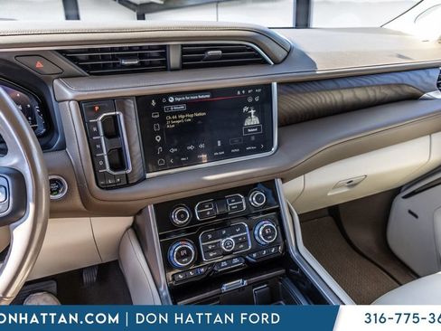 Used 2024 GMC Yukon XL Denali AWD/4WD image 8