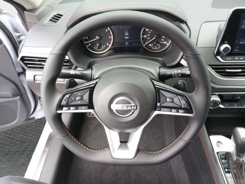 New 2025 Nissan Altima 2.5 SR image 10