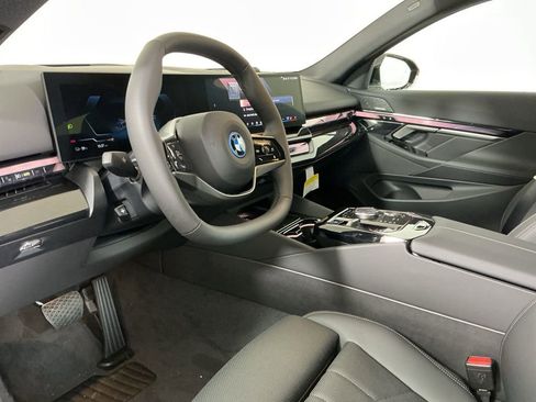 New 2026 BMW i5 eDrive40 w/ Premium Package image 22