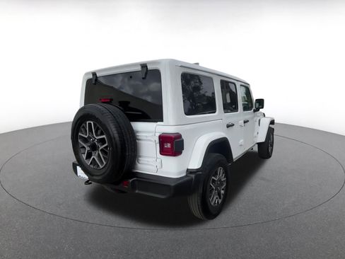 Used 2025 Jeep Wrangler Sahara image 14