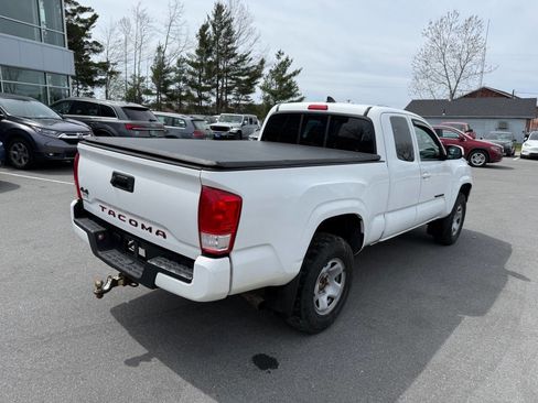 Used 2017 Toyota Tacoma SR w/ SR Convenience Package AWD/4WD image 4