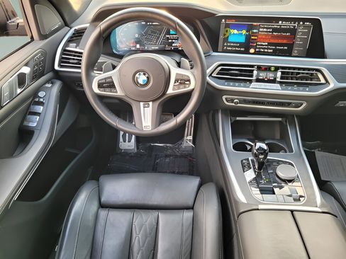 Used 2022 BMW X7 M50i w/ Luxury Seating Package image 8