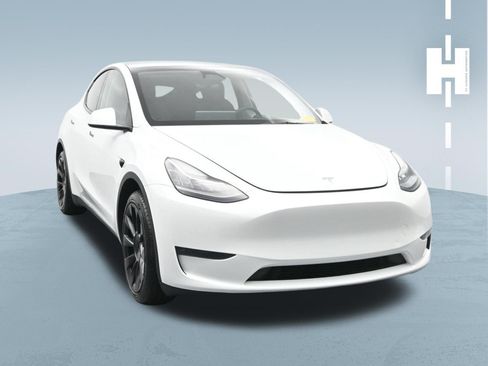 Used 2023 Tesla Model Y Long Range AWD/4WD image 3