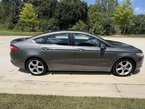 Used 2014 Ford Fusion SE w/ Equipment Group 201A FWD image 4