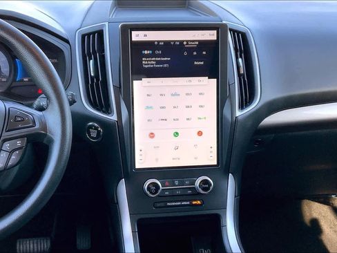 Certified 2024 Ford Edge SE w/ Black Appearance Package image 7