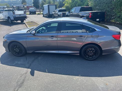 Used 2018 Honda Accord EX-L image 9