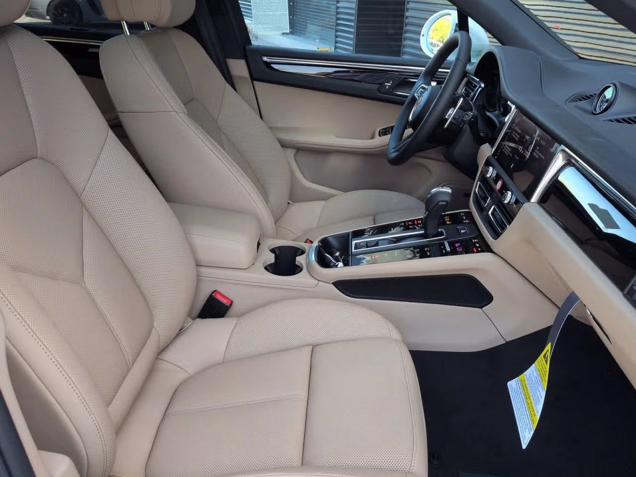 Certified 2026 Porsche Macan AWD/4WD image 25