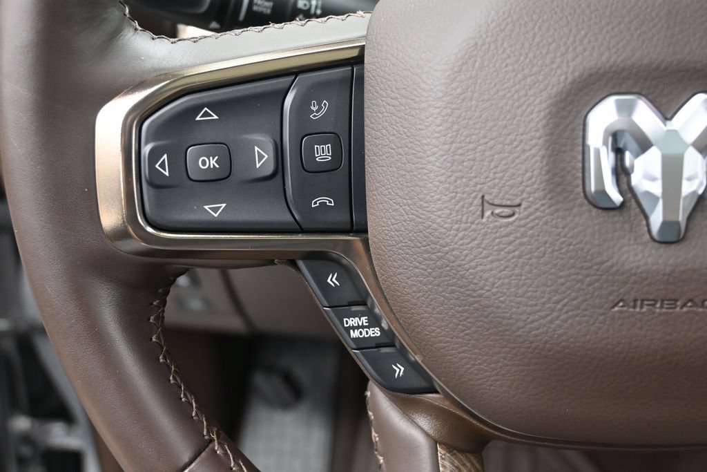 Used 2025 RAM 1500 Limited AWD/4WD image 33