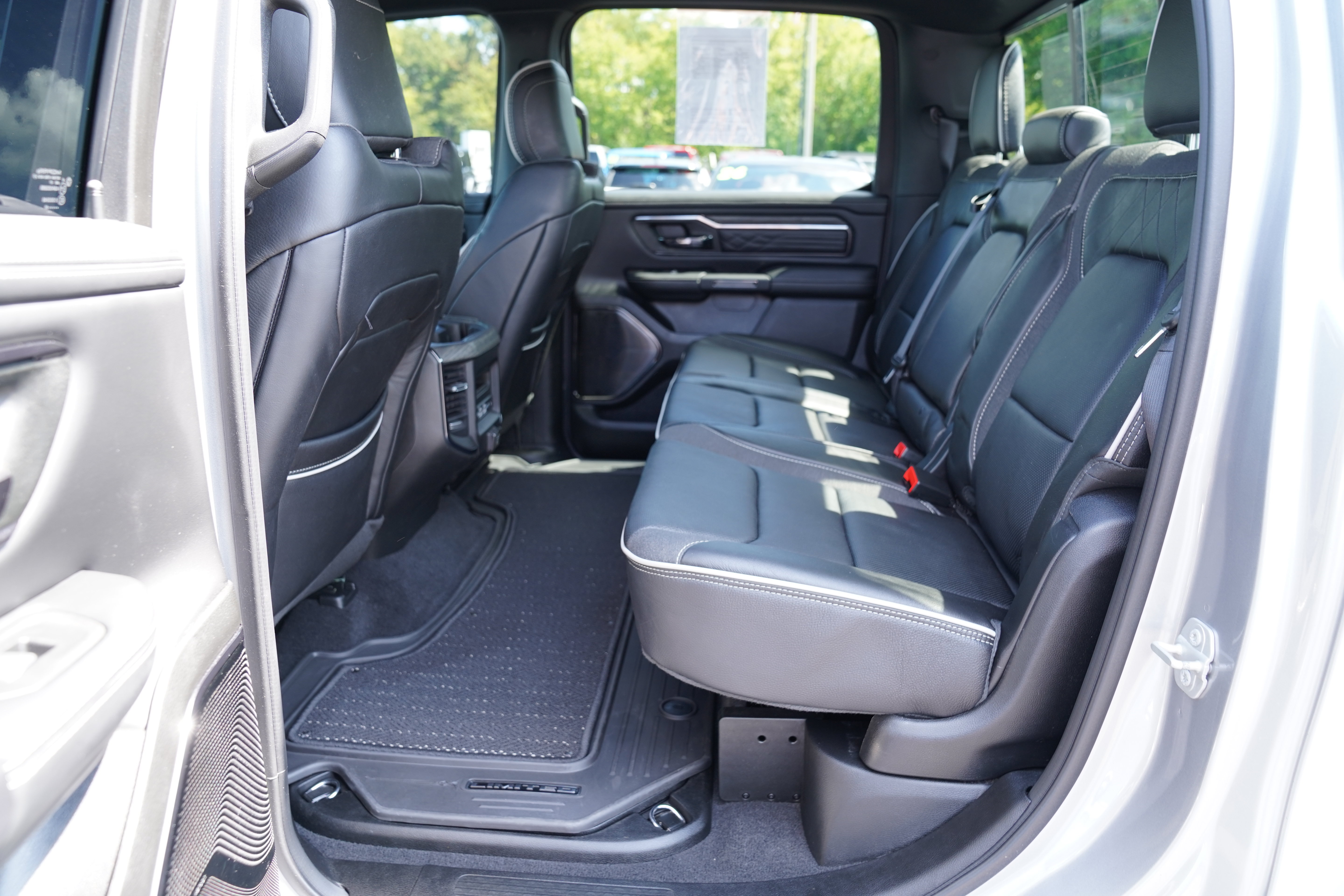 Used 2025 RAM 1500 Limited AWD/4WD image 5