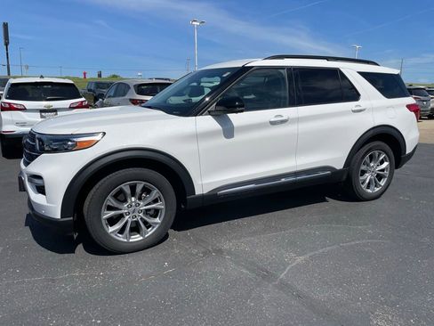 Used 2023 Ford Explorer XLT w/ Equipment Group 202A AWD/4WD image 5
