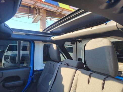 Used 2024 Jeep Wrangler Unlimited Rubicon 4xe w/ Technology Group image 28