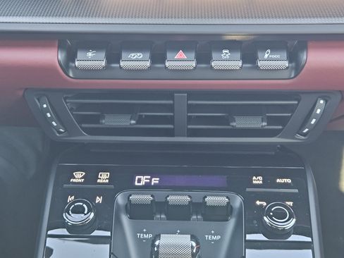 Certified 2025 Porsche 911 Carrera GTS image 19