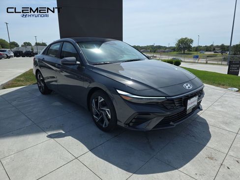 New 2025 Hyundai Elantra Limited image 3