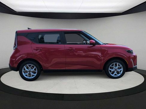Used 2025 Kia Soul LX w/ LX Technology Package FWD image 9