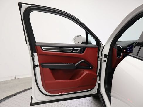Certified 2023 Porsche Cayenne S AWD/4WD image 16