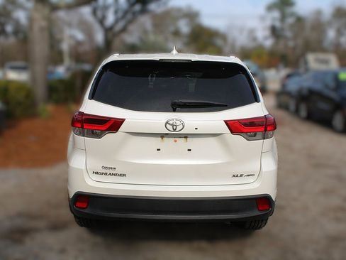 Used 2019 Toyota Highlander AWD V6 image 8