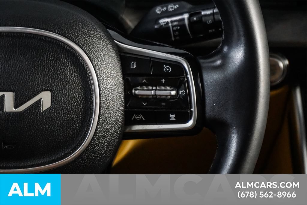 Used 2024 Kia Carnival EX FWD image 27