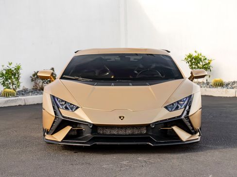 Used 2023 Lamborghini Huracan Tecnica image 3
