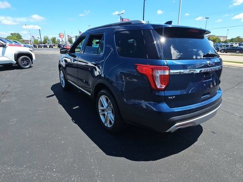 Used 2016 Ford Explorer XLT w/ Equipment Group 202A FWD image 5