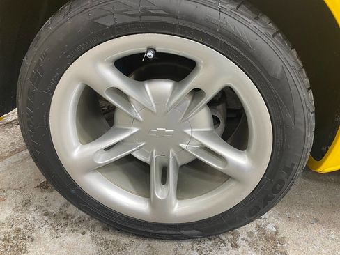 Used 2004 Chevrolet SSR w/ Preferred Equipment Group image 26