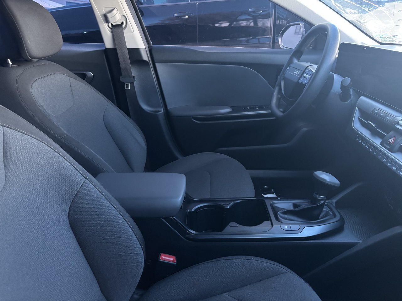 Used 2025 Kia K4 FWD image 5