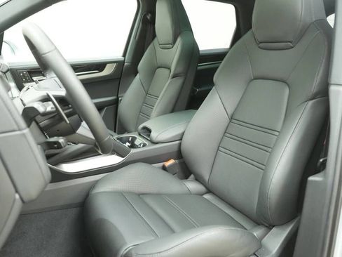 New 2026 Porsche Cayenne AWD/4WD image 5