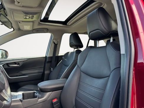 Certified 2022 Toyota RAV4 XLE Premium AWD/4WD image 9
