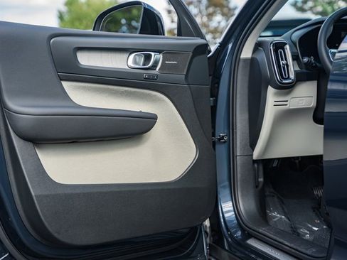 New 2026 Volvo XC40 B5 Ultra w/ Protection Package Premier image 38