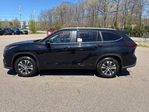 Used 2026 Toyota Highlander XLE AWD/4WD image 3