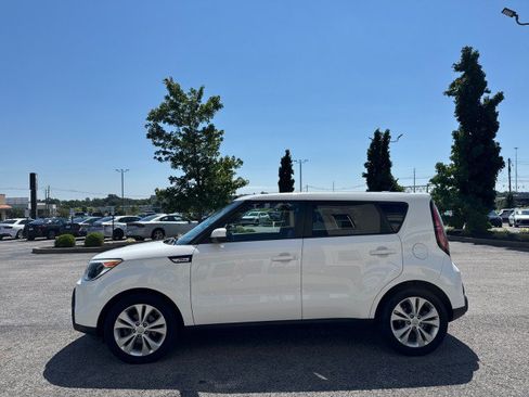 Used 2015 Kia Soul + FWD image 13