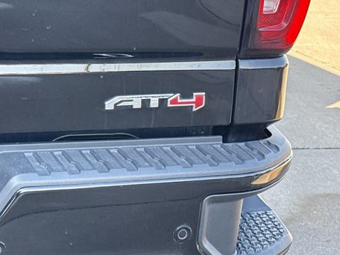 Used 2024 GMC Sierra 1500 AT4 w/ Technology Package image 9